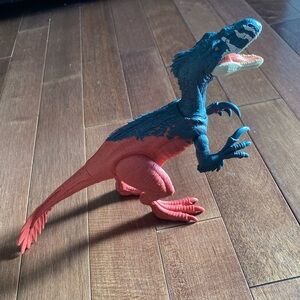 Jurassic World Dominion Dinosaur Megaraptor Action Figure with Attack Motion